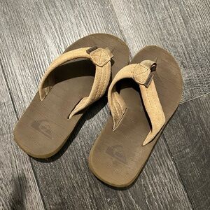 Child’s Quiksilver flipflops